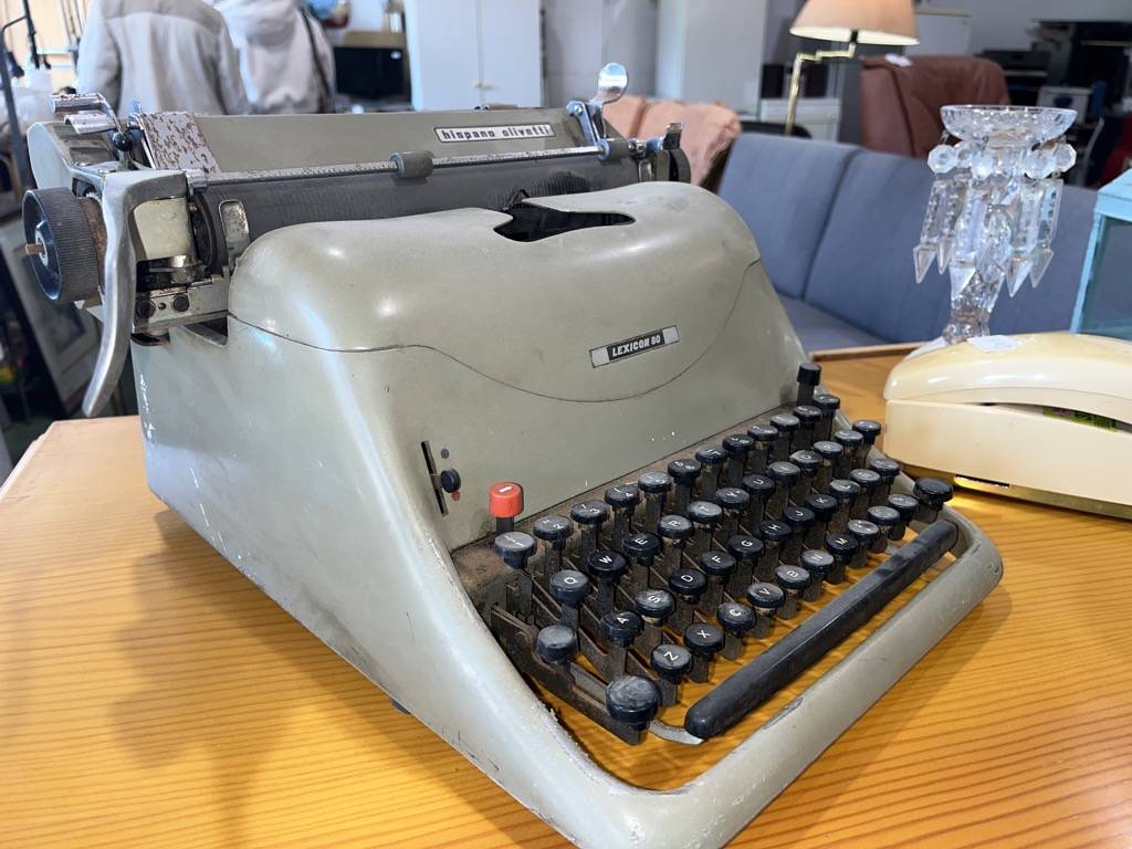 Maquinas de escribir antiguas  Maquina de escribir olivetti