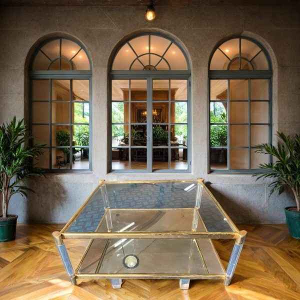 MESA DE CENTRO DORADA