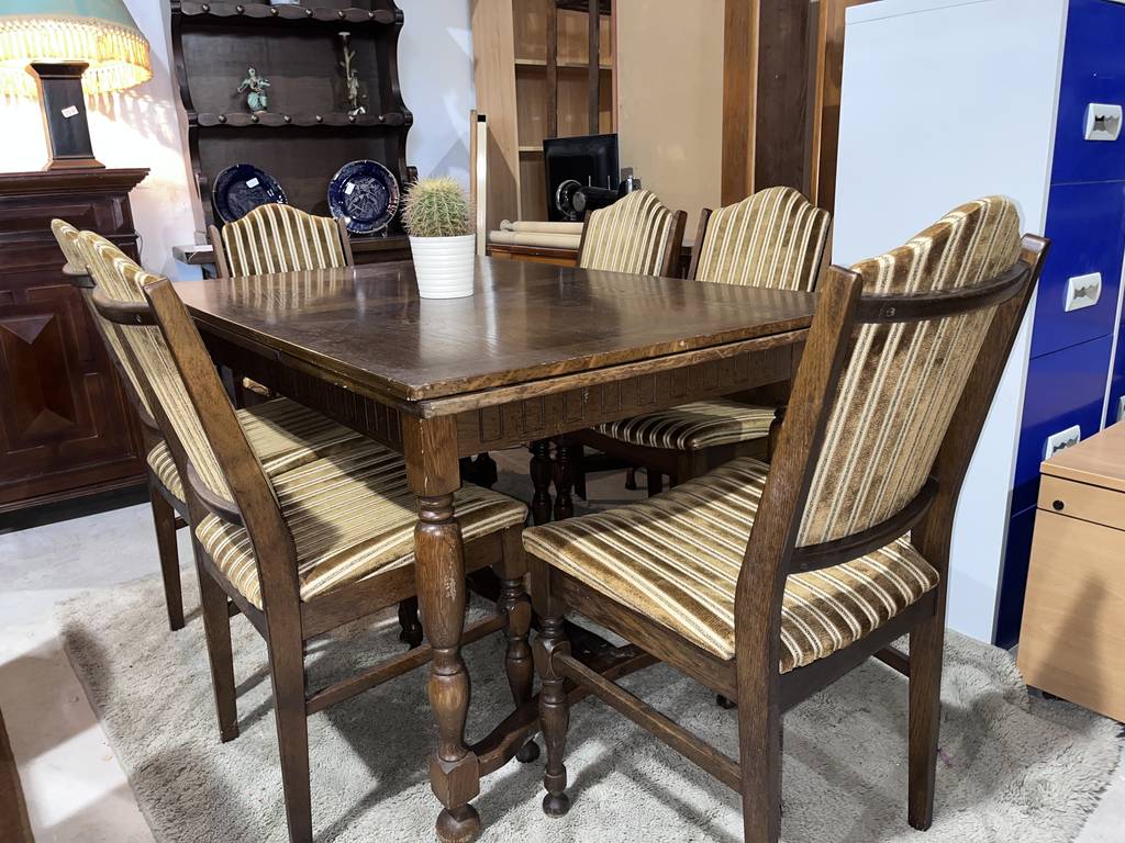 MESA EXTENSIBLE Y 6 SILLAS