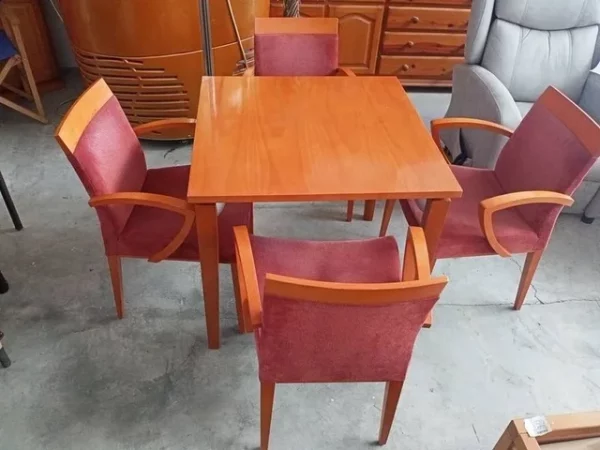 MESA DE CAFETERÍA Y 4 SILLAS - Imagen 3