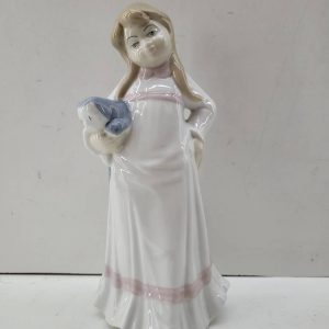 FIGURA DE PORCELANA