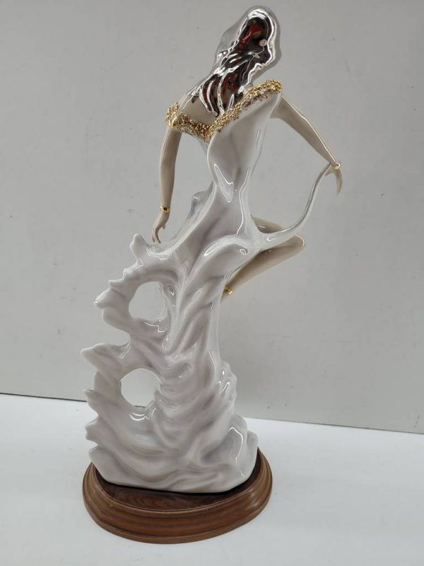 ESCULTURA DE CHICA - Imagen 4