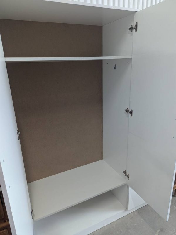 ARMARIO DE TRES PUERTAS - Imagen 4