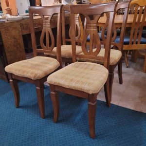 4 SILLAS DE MADERA