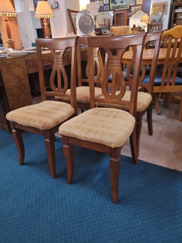 4 SILLAS DE MADERA