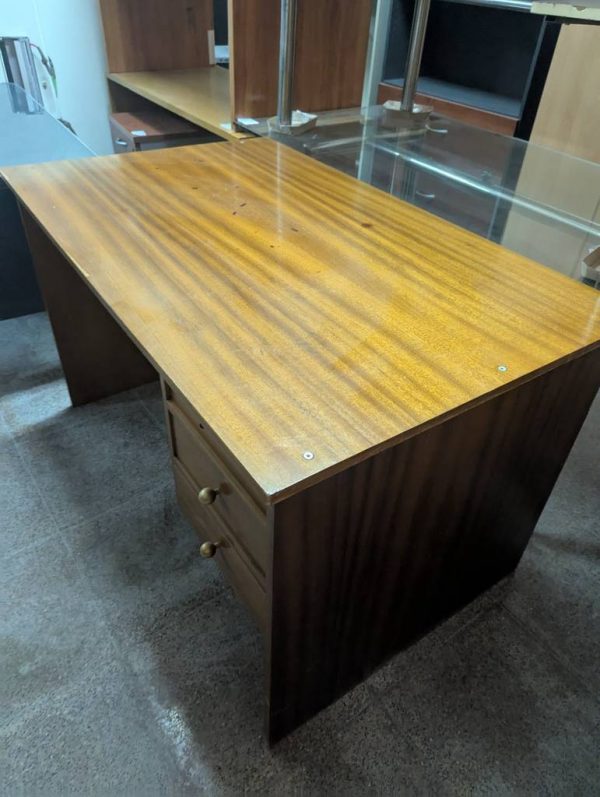 MESA DE OFICINA - Imagen 6