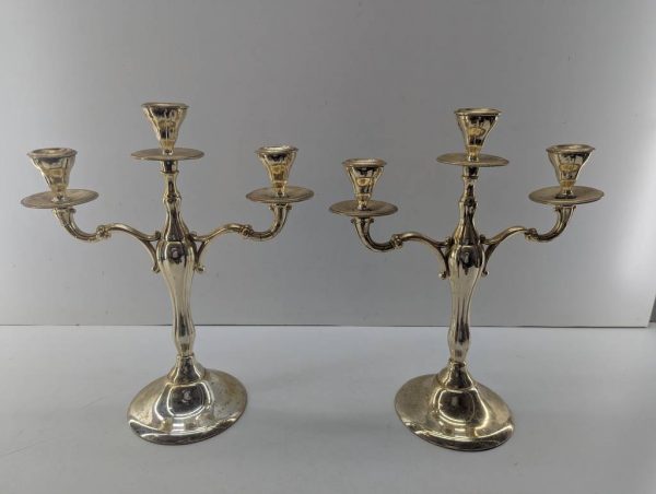 2 CANDELABROS DORADOS