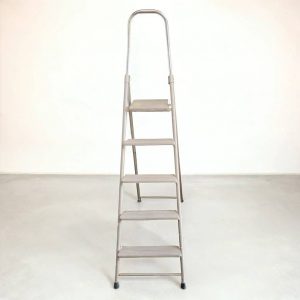 ESCALERA DE METAL