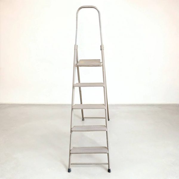 ESCALERA DE METAL