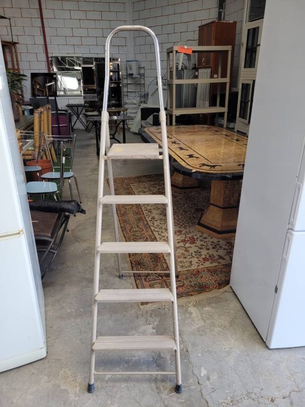 ESCALERA DE METAL - Imagen 2