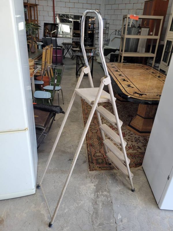 ESCALERA DE METAL - Imagen 3