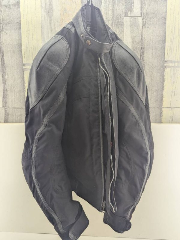 CAZADORA DE MOTO