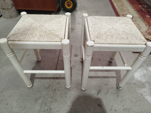 2 TABURETES BLANCOS - Imagen 3
