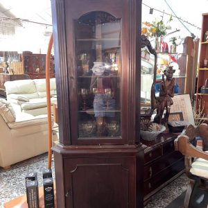 MUEBLE ESQUINERO CLÁSICO