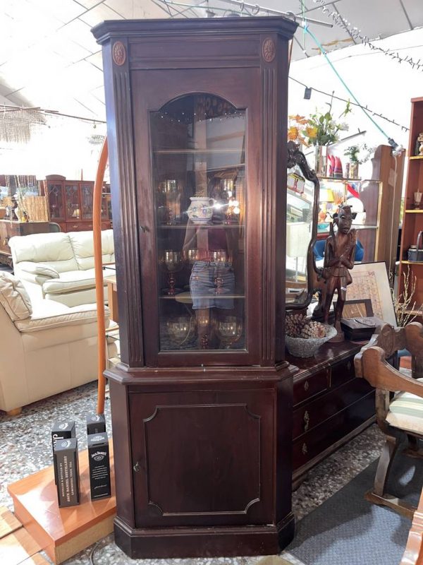MUEBLE ESQUINERO CLÁSICO