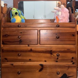 CÓMODA DE MADERA