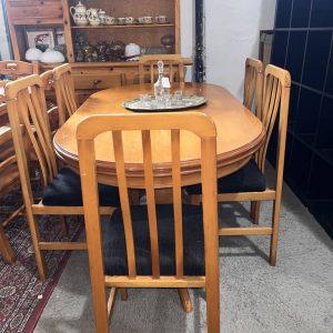 MESA EXTENSIBLE Y 6 SILLAS