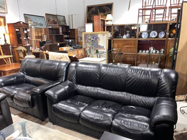 2 SOFAS NEGROS DE PIEL