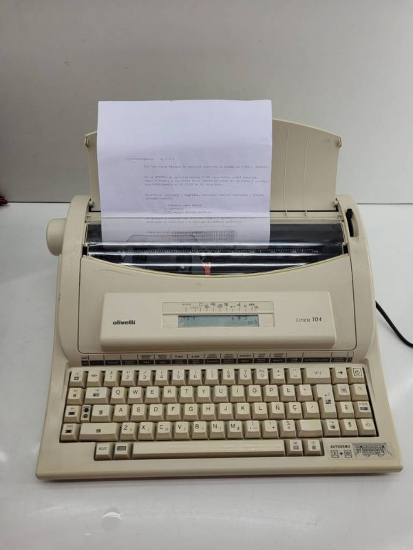 MÁQUINA DE ESCRIBIR OLIVETTI