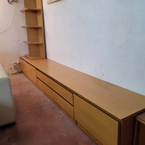 MUEBLE CON ESTANTERÍA