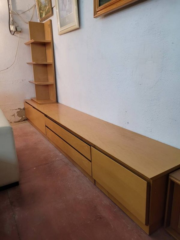 MUEBLE CON ESTANTERÍA