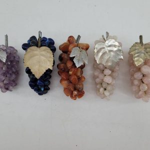 RACIMOS DE UVAS DE PIEDRAS