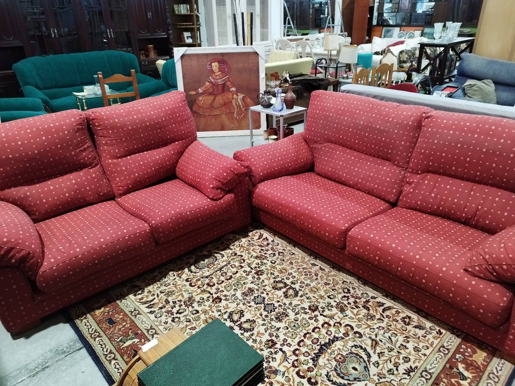 2 SOFÁS ROJOS - Imagen 3
