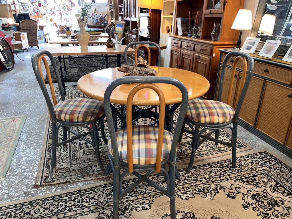 MESA Y 4 SILLAS - Imagen 3