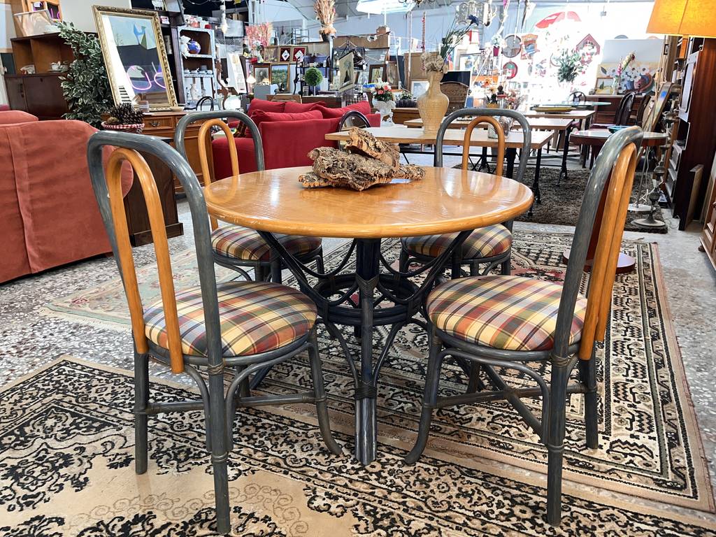 MESA Y 4 SILLAS - Imagen 4