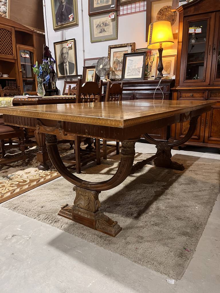 MESA DE COMEDOR CLÁSICA