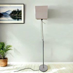 LÁMPARA DE PIE MODERNA