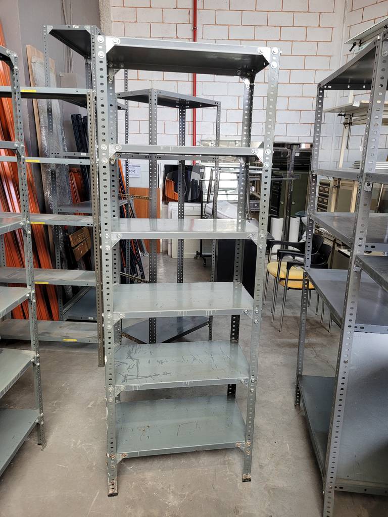 ESTANTERÍA METÁLICA