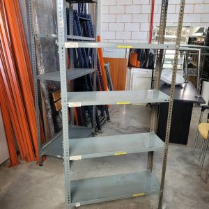 ESTANTERÍA METÁLICA