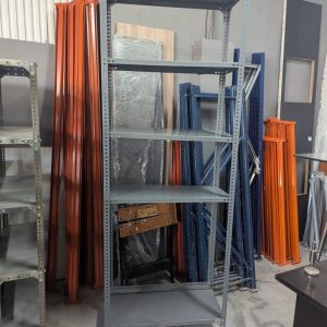ESTANTERÍA METÁLICA