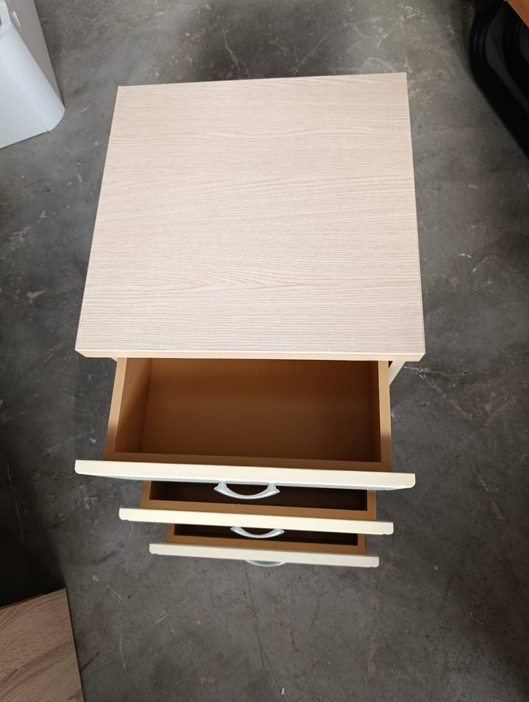 MESITA DE NOCHE - Imagen 4