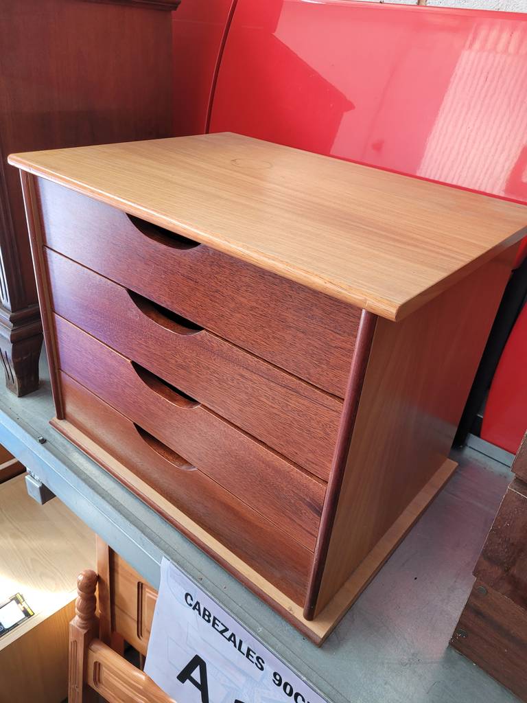 MESITA DE MADERA - Imagen 2