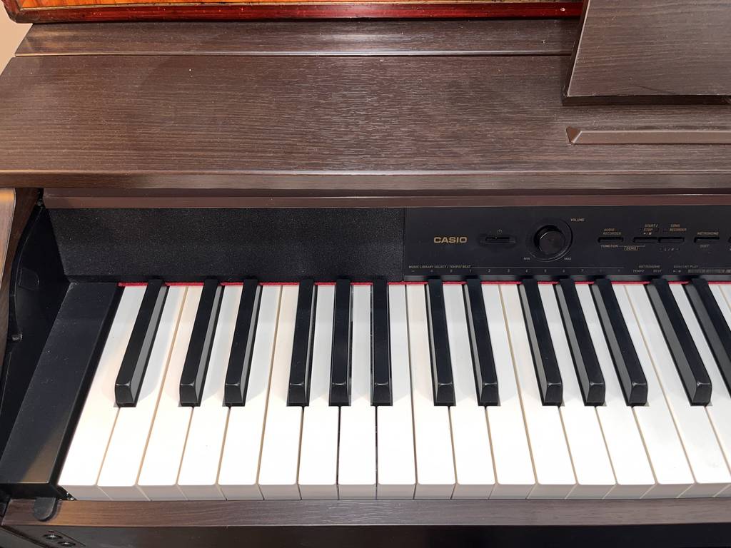 PIANO ELÉCTRICO Y TABURETE - Imagen 5