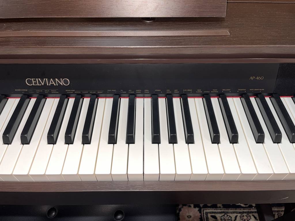 PIANO ELÉCTRICO Y TABURETE - Imagen 7