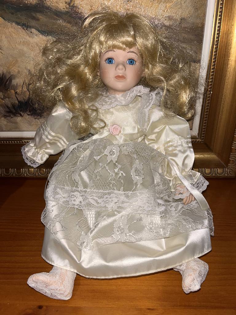 MUÑECA DE PORCELANA - Imagen 2