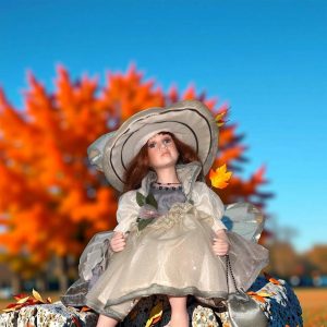 MUÑECA DE PORCELANA