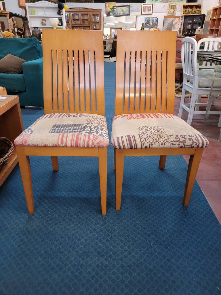 2 SILLAS DE MADERA - Imagen 2