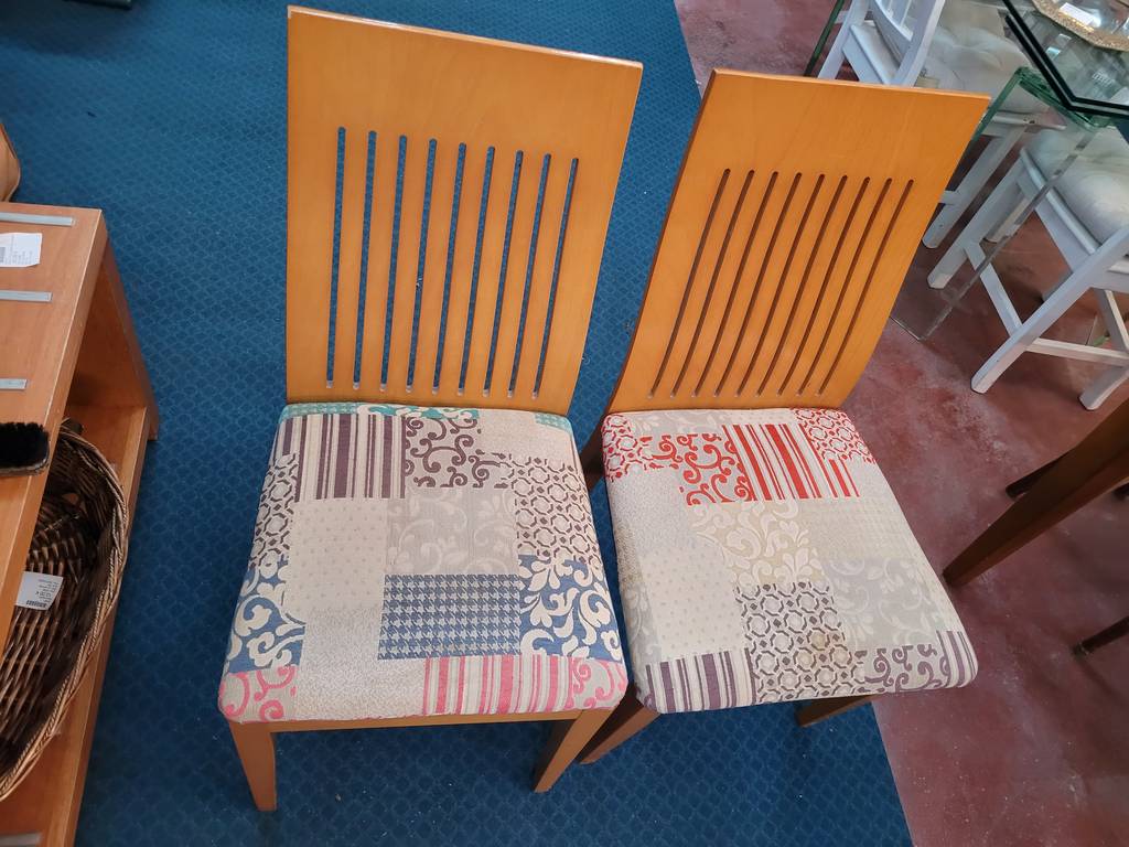 2 SILLAS DE MADERA - Imagen 3