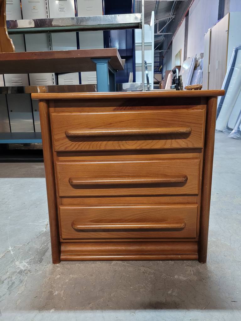 MESITA DE NOCHE CLÁSICA - Imagen 2