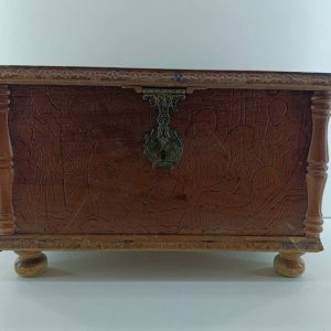 ARCÓN DE MADERA TALLADA