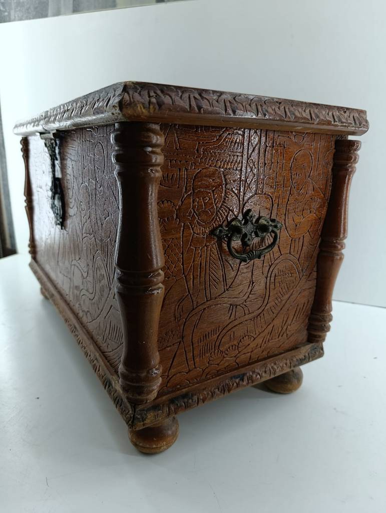 ARCÓN DE MADERA TALLADA - Imagen 6