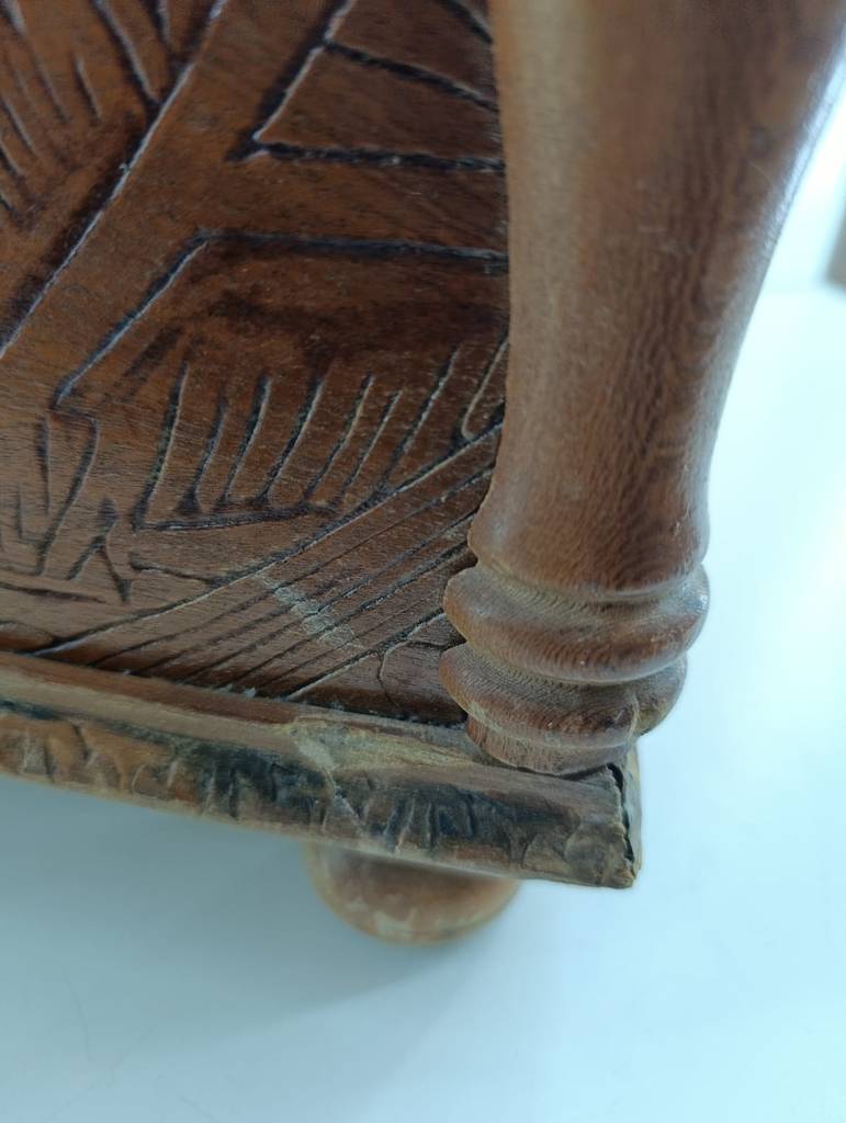 ARCÓN DE MADERA TALLADA - Imagen 10