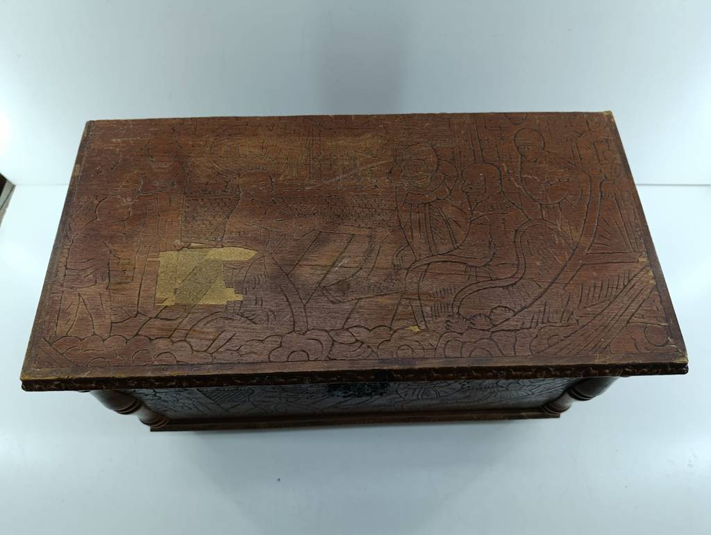 ARCÓN DE MADERA TALLADA - Imagen 4