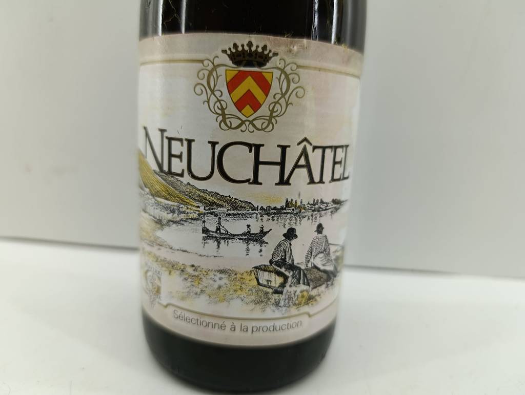 BOTELLA DE VINO NEUCHÂTEL - Imagen 4