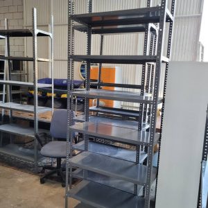 ESTANTERÍA MODULAR DE ÁNGULO RANURADO