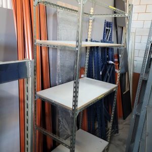 ESTANTERÍA METÁLICA